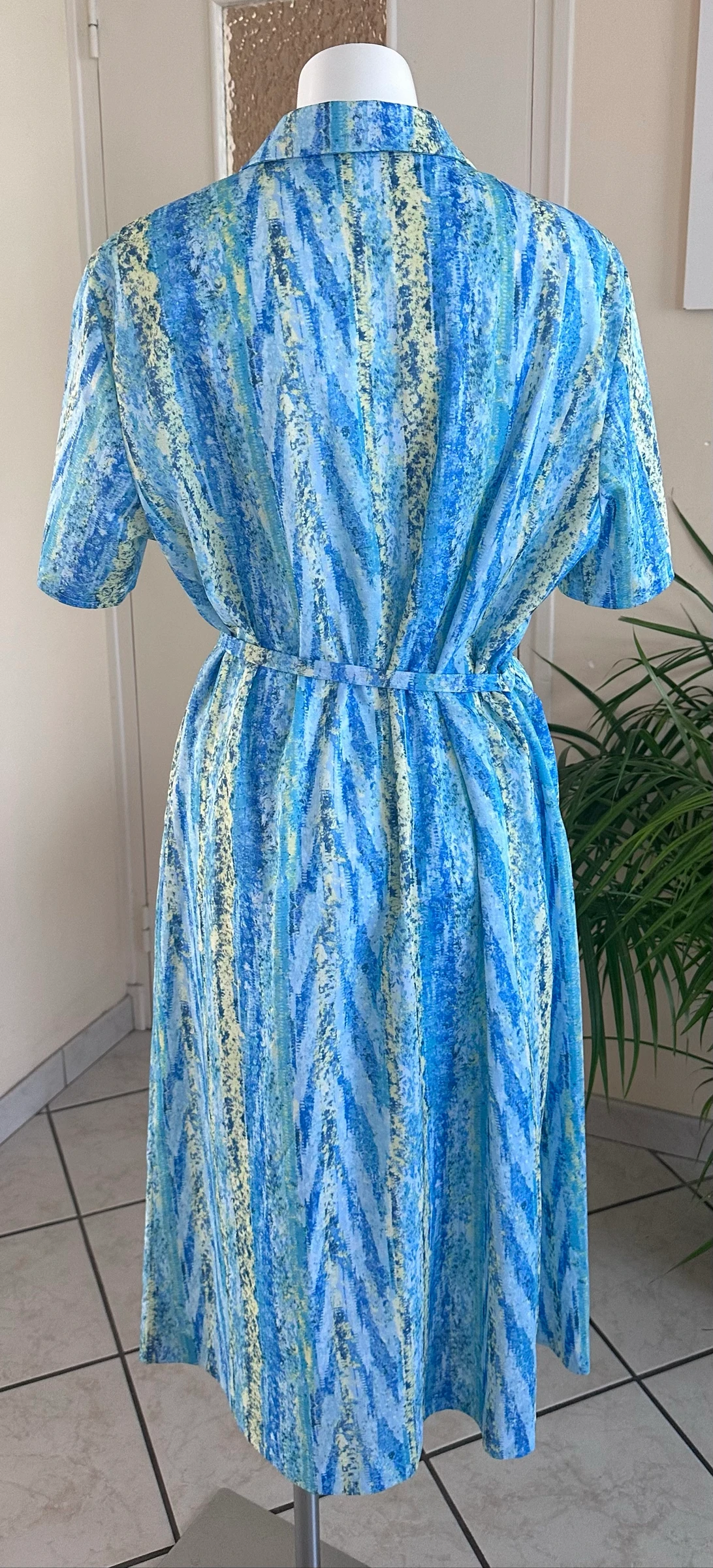 Vintage fluid dress Made in Belgium Blue, Green & Yellow Size 52 Excellent condition – photo 7